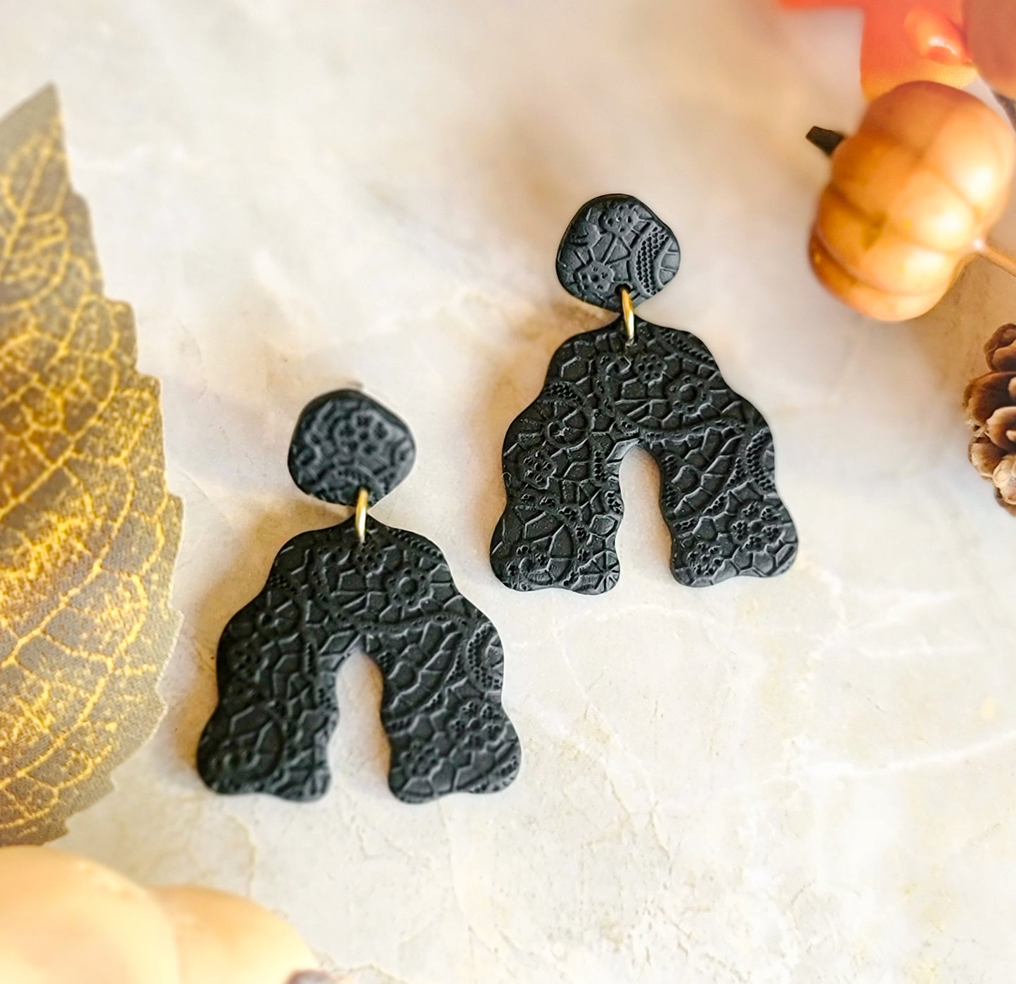 black lace scalloped arches