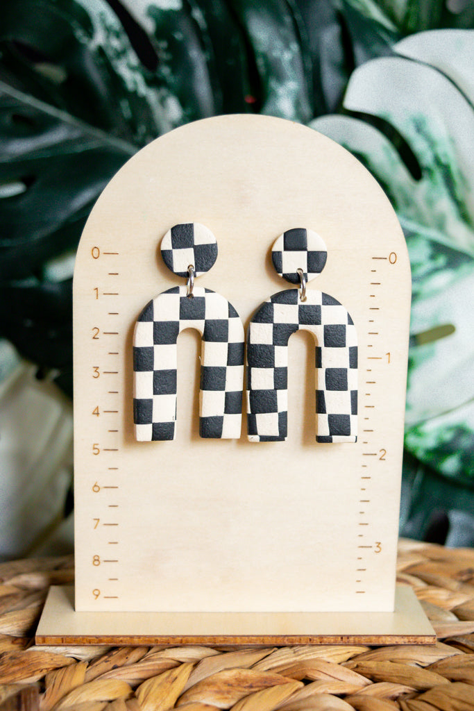 black + ivory checkered arches